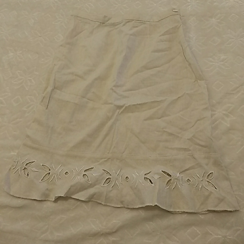 Off-white skirt